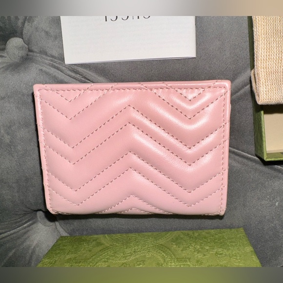NWT Limited edition light pink
GG MARMONT MATELASSÉ CARD CASE WALLET - Picture 3 of 10
